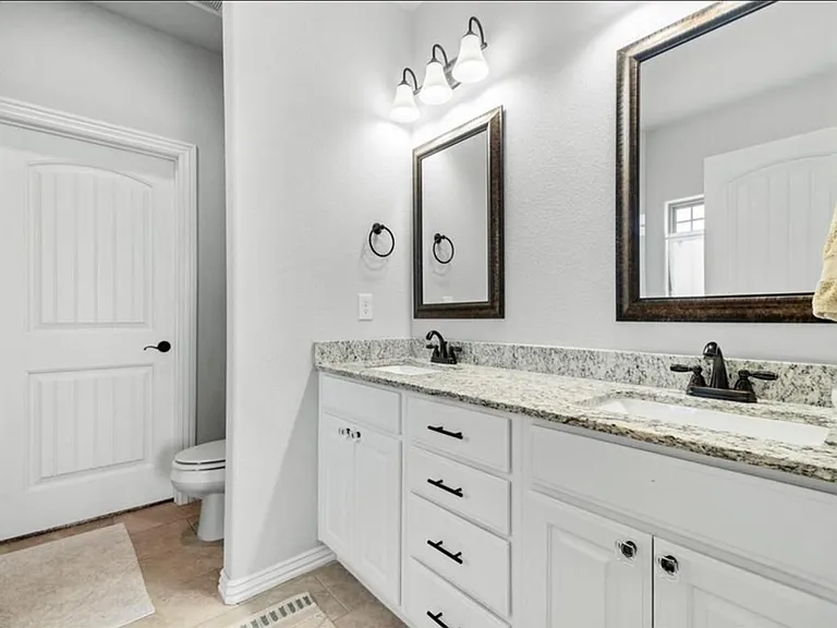 910 Hancock St — Photo 18