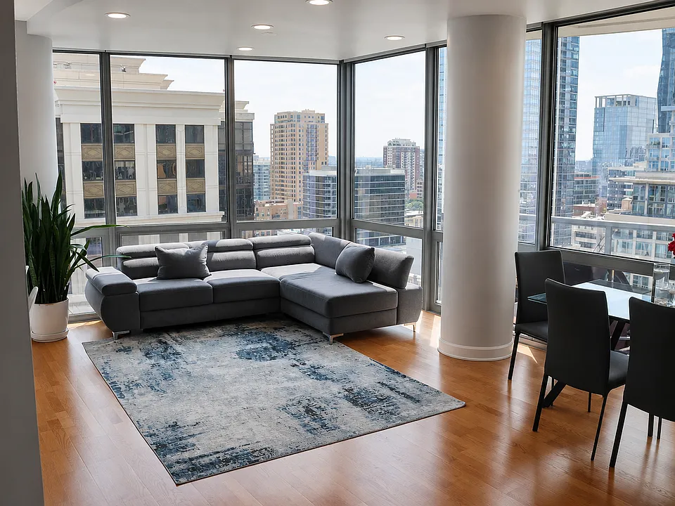 1235 S Prairie Ave #1805