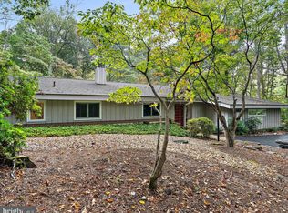 9706 Beach Mill Rd, Great Falls, VA 22066