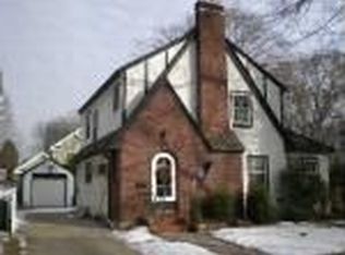 71 Pine Ave, Floral Park, NY 11001
