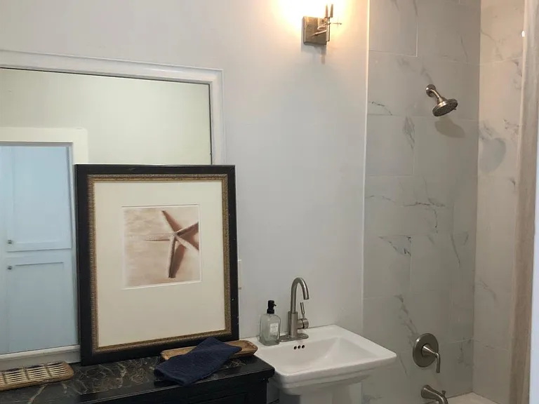 1314 Avenue M 1/2 — Photo 3