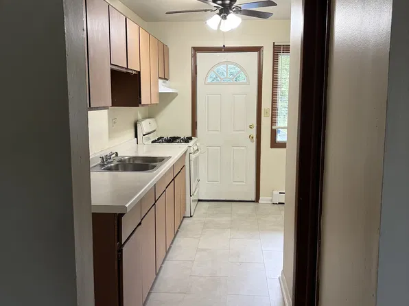 1715 Longview Rd APT 8, Waukegan, IL 60087