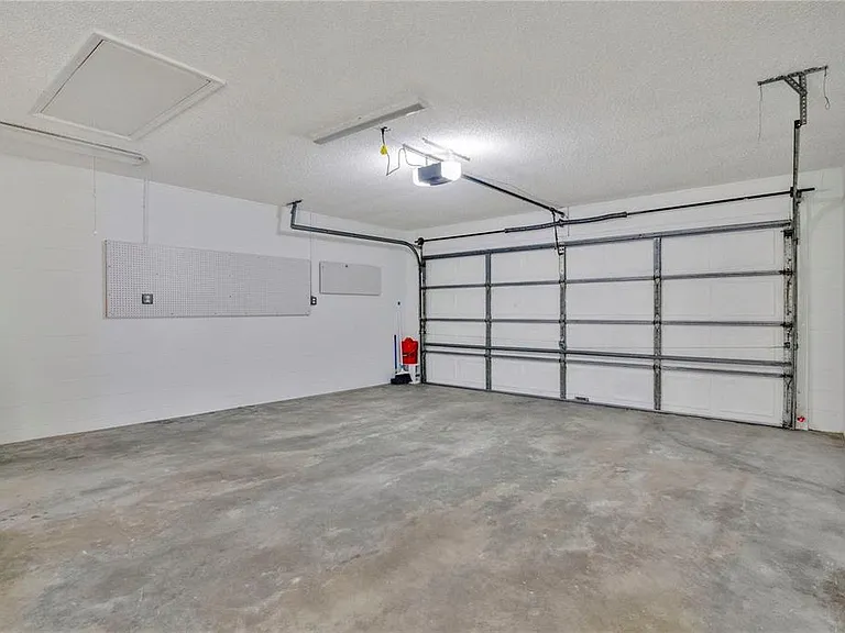 1538 Avleigh Cir — Photo 16