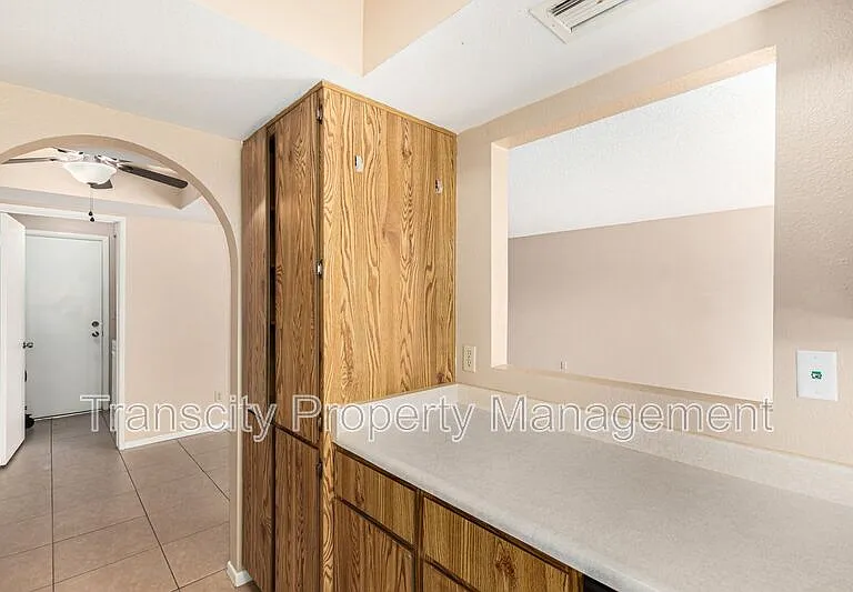 743 W Fordham Dr — Photo 8