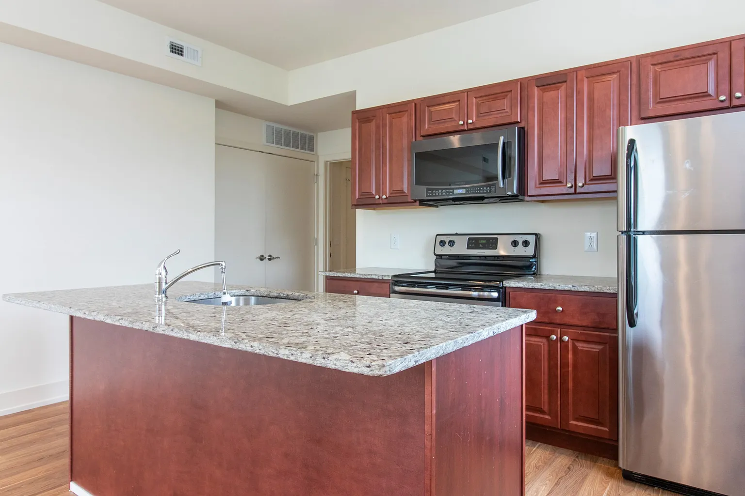699 W Berks St APT 3 photo 1