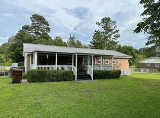 1405 Woodlawn Rd, Greenwood, SC 29646