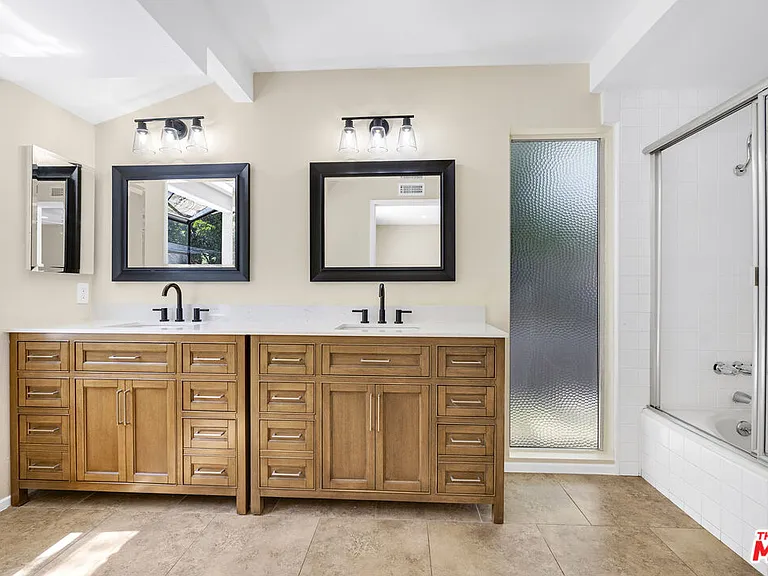 26572 Academy Dr — Photo 29