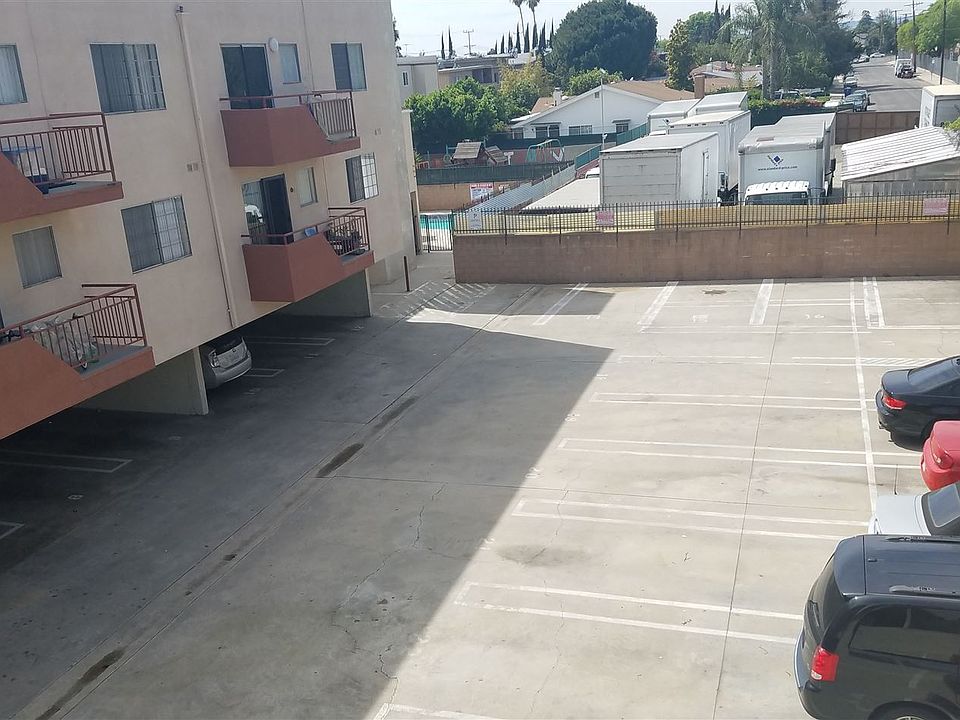 2nd image of 6825 Haskell Ave APT 206
