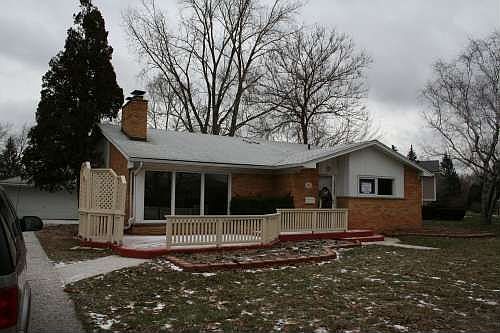 1st image of 902 Greenleaf Dr