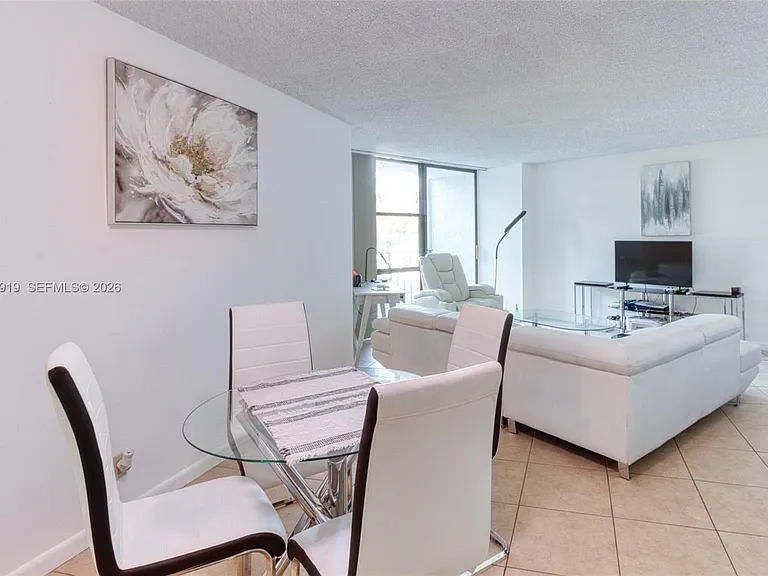 800 Parkview Dr #311 — Photo 5