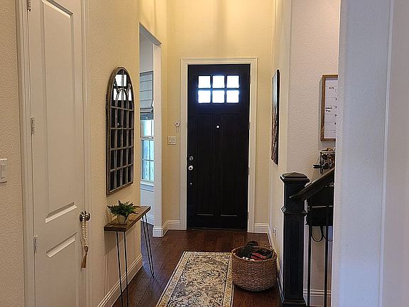 4th image of 121 Leadville Way