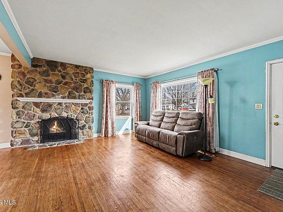 5th image of 108 S Granville Blvd