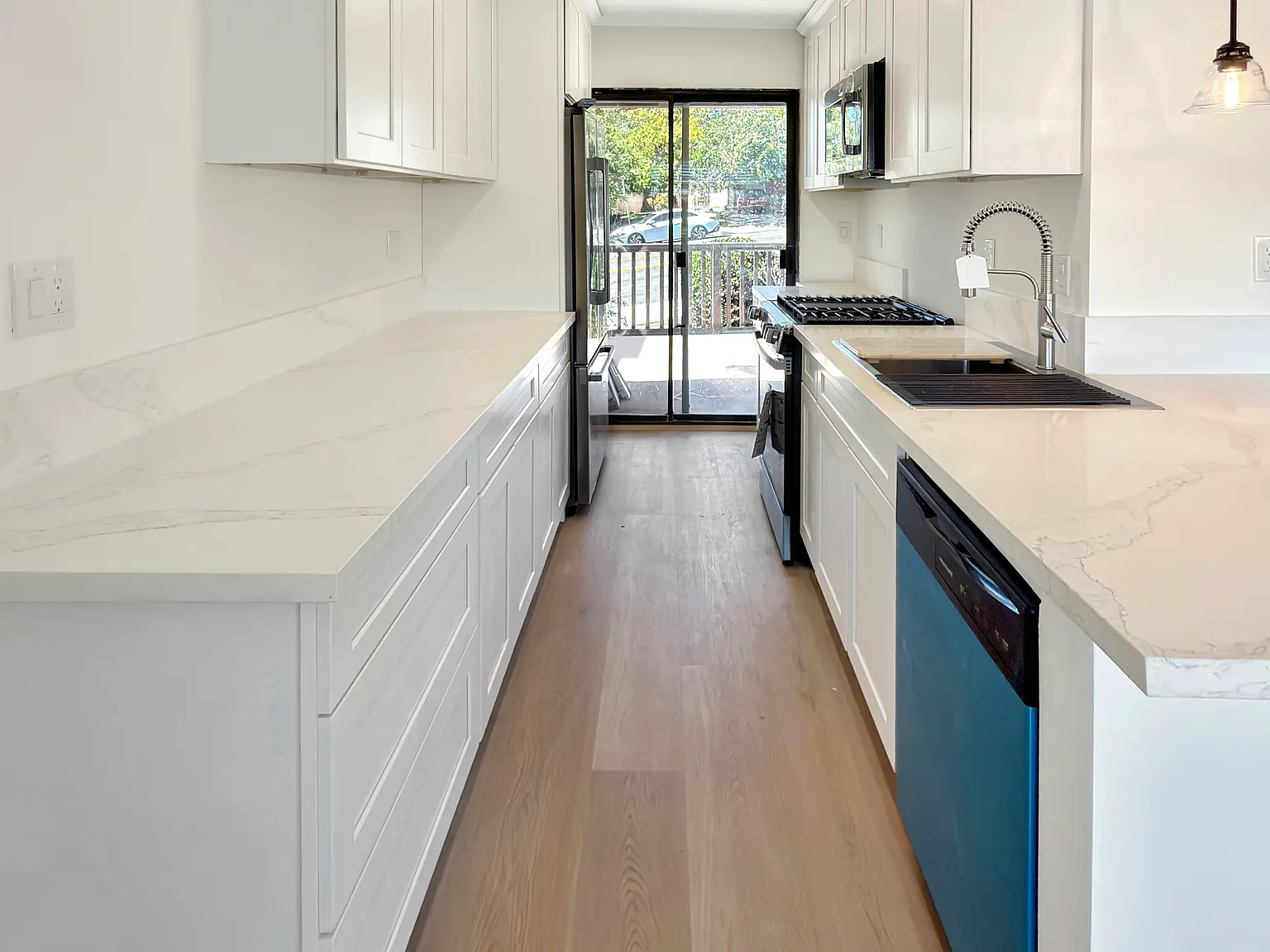 2 bed, 1.5 bath, 1209 sqft, $4,999 — Photo 3