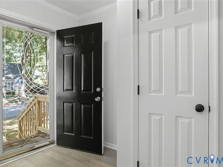 9015 Covewood Rd — Photo 4