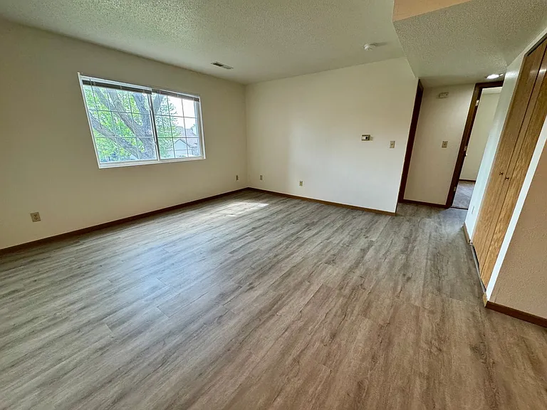 156 W Side Dr — Photo 3