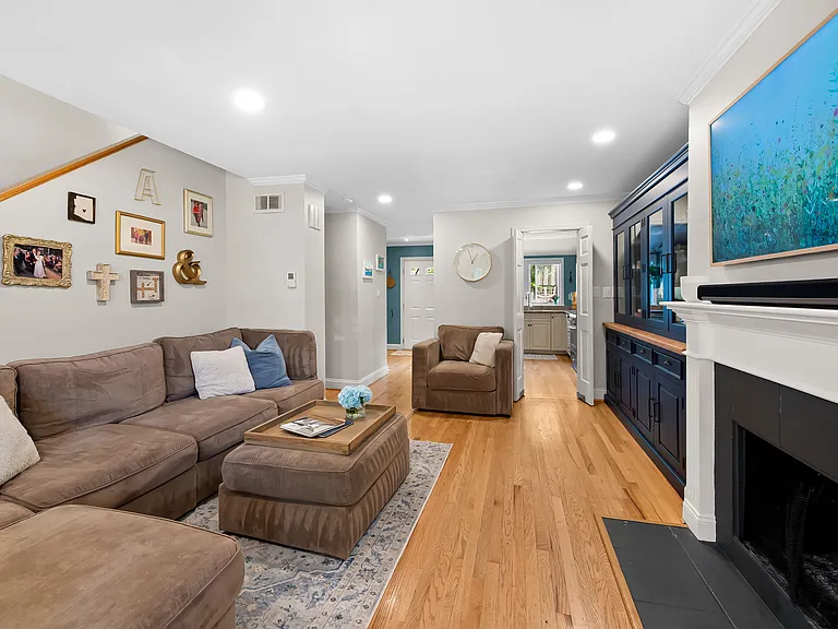 619 S Sharp St — Photo 2