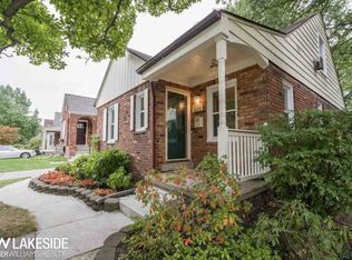 1833 Hampton Rd, Grosse Pointe Woods, MI 48236