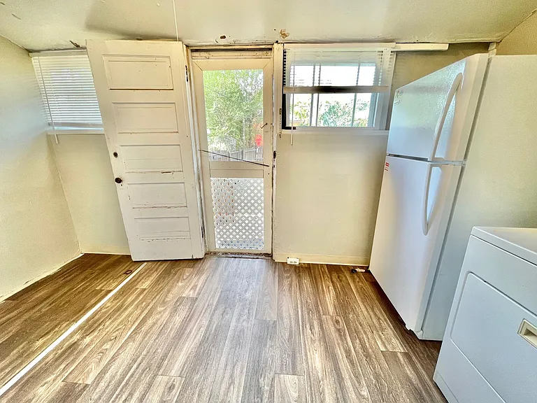1453 S Clarkson St — Photo 18