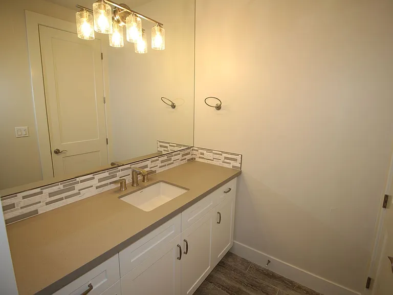 2104 Las Palmas — Photo 15