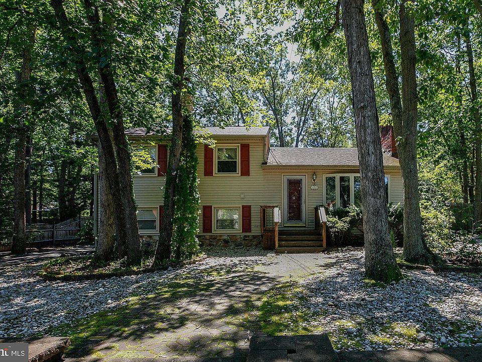 1st image of 65 Cutchogue Trl