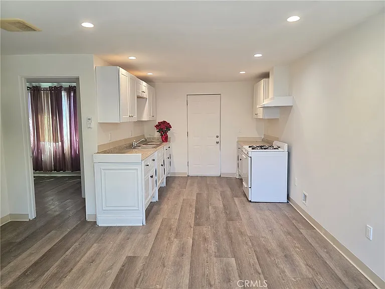 6911 Baird Ave #1/2 — Photo 7