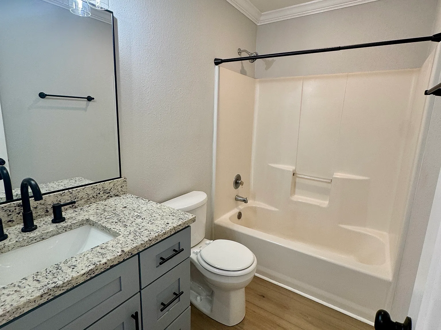 2 bed, 1.5 bath, 1068 sqft, $1,375 — Photo 4