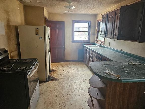 2nd image of 214 Main St