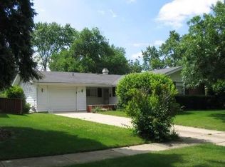 1940 Pierce Rd, Hoffman Estates, IL 60169