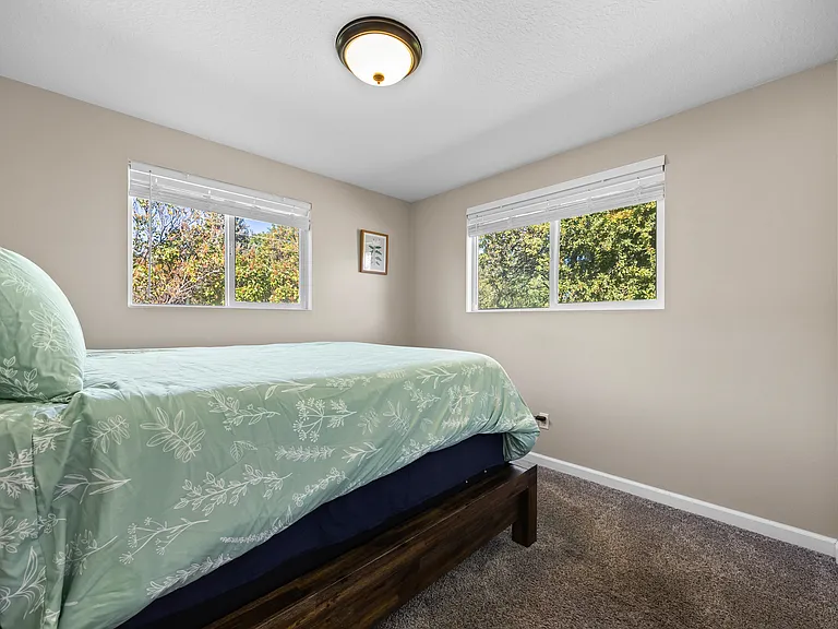 2010 S Curtis Cir — Photo 8