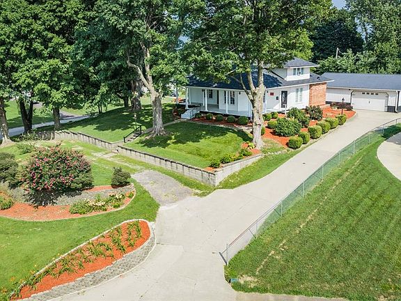2nd image of 3846 Hillcrest Dr