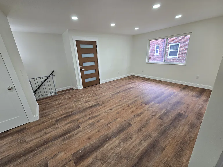6305 Englewood Ave #2 — Photo 16