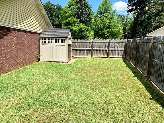 2nd image of 914 Battle Ln