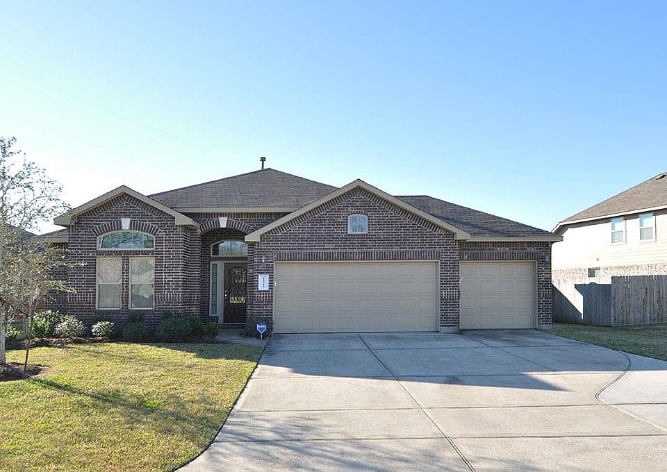 1st image of 18910 Deer Trace Dr