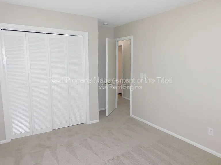 911 Tipperary Dr — Photo 13