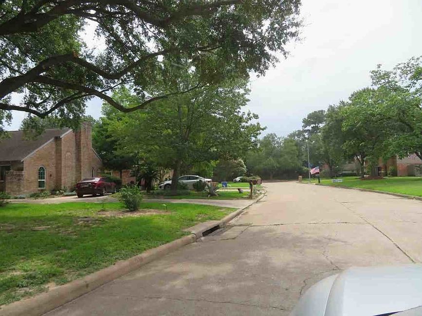 Exterior Neighborhood (street photo)