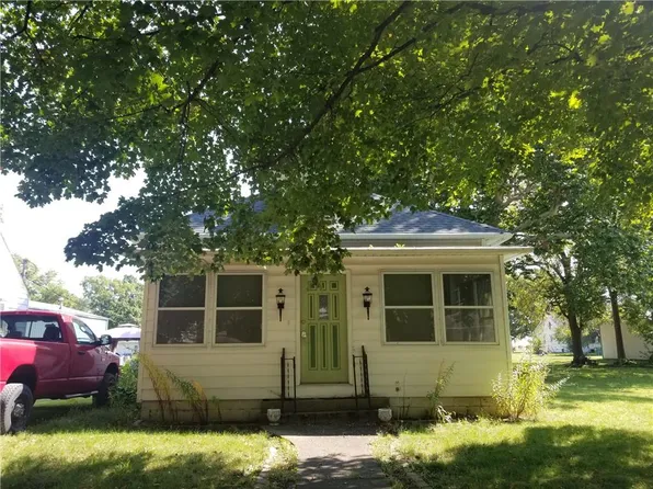 208 S High St, Lovington, IL 61937