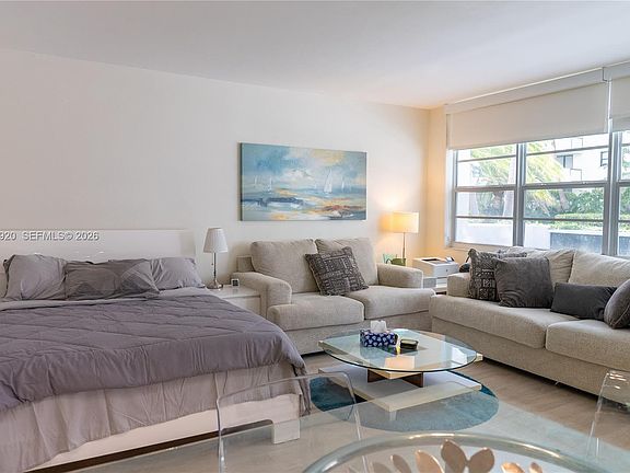 3rd image of 100 Lincoln Rd #330
