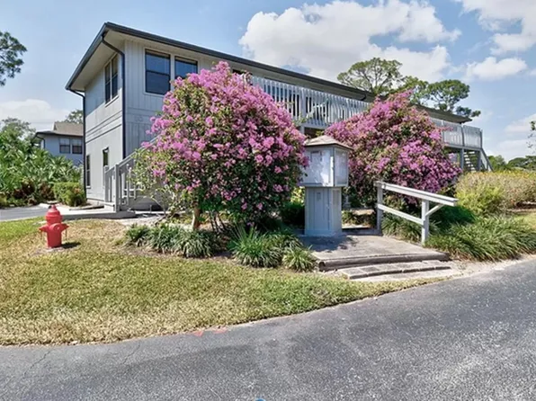 665 Centre Ct SW, Vero Beach, FL