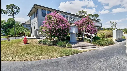665 Centre Ct SW #201 Photo 1