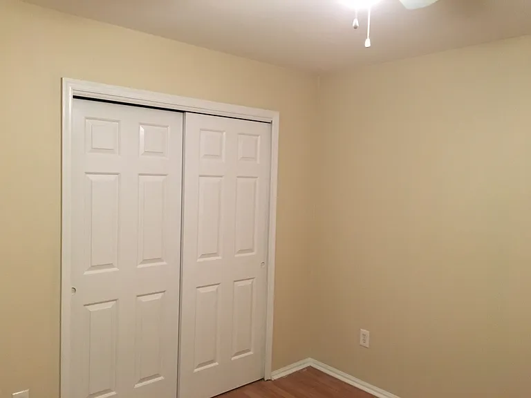 241 Larchwood Ct — Photo 27