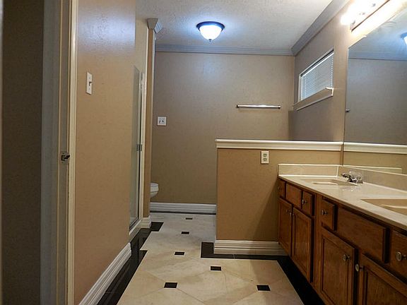 5th image of 13554 San Martin Ln