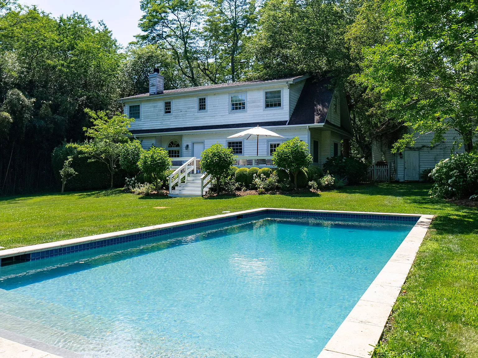 Bridgehampton 3 BR Gunite Pool Close to All — Photo 1