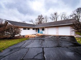 654 Woodland Dr, Nappanee, IN 46550