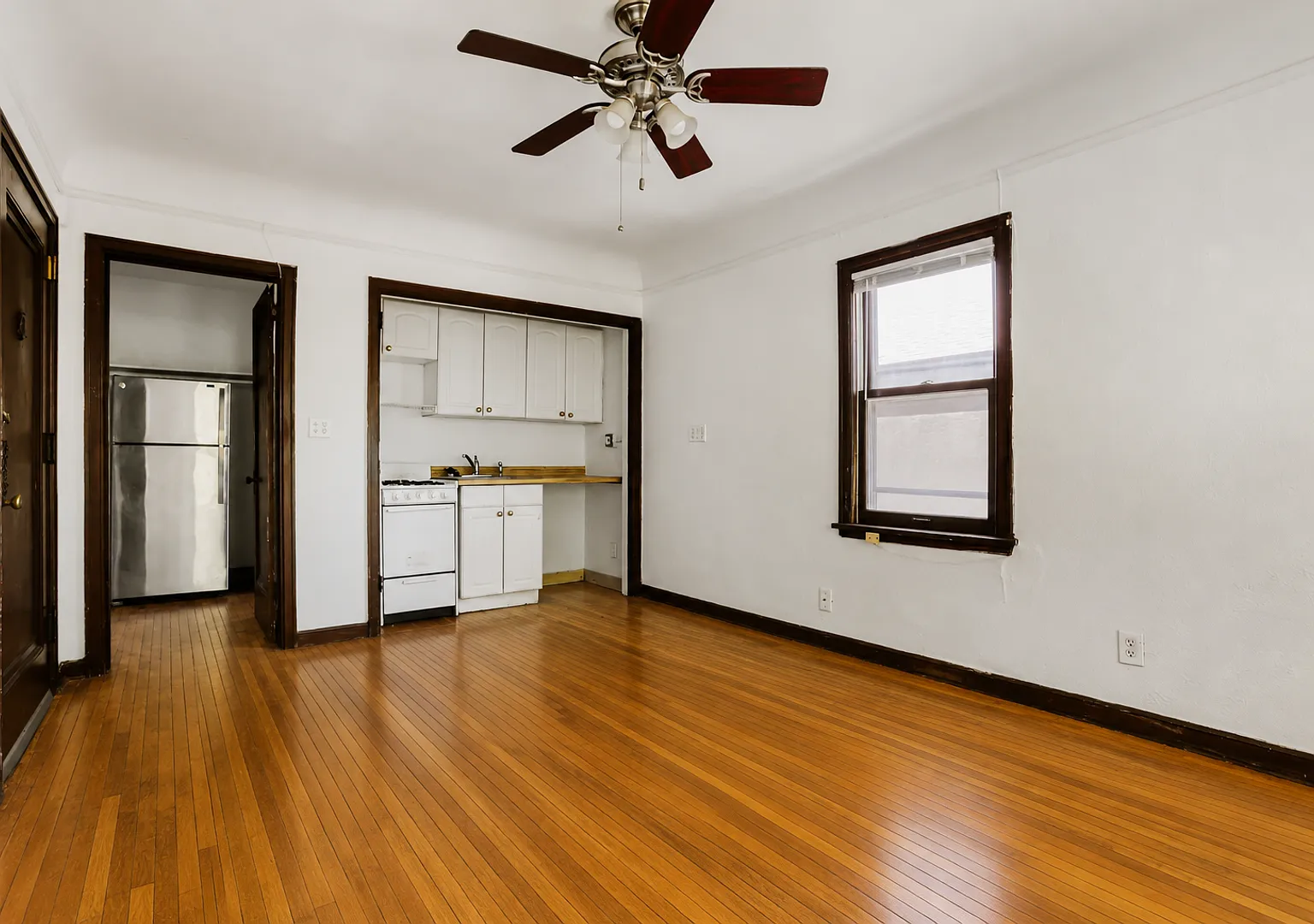 960 Goodrich Ave — Photo 3