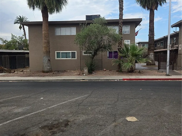 2104 Sunrise Ave #14 — Photo 16
