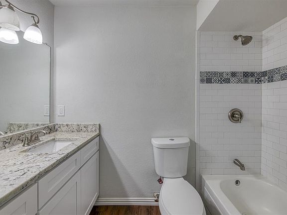 5th image of 355 W Lakeview Cir