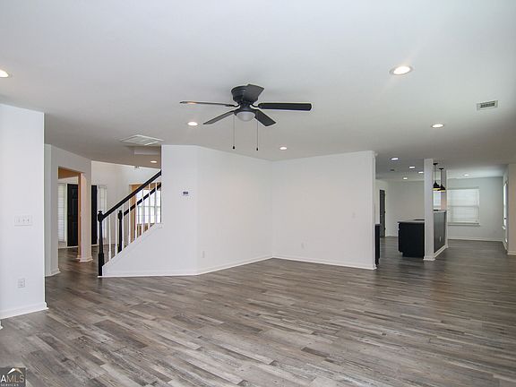 4th image of 322 Hearthwood Dr