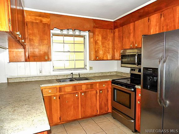 2nd image of 615 Morgan Ln