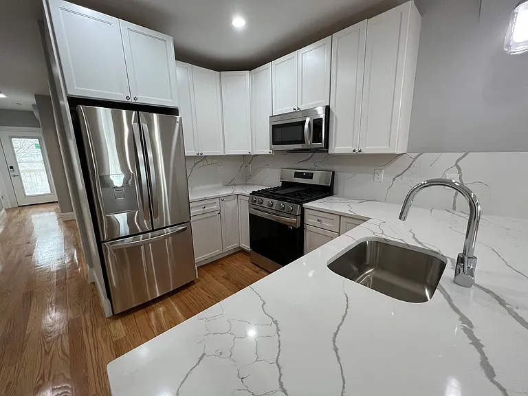 15 Harold St #4 — Photo 2
