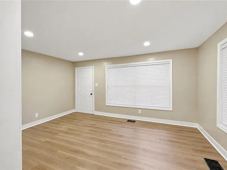 311 Henry Aaron Ave SW — Photo 20